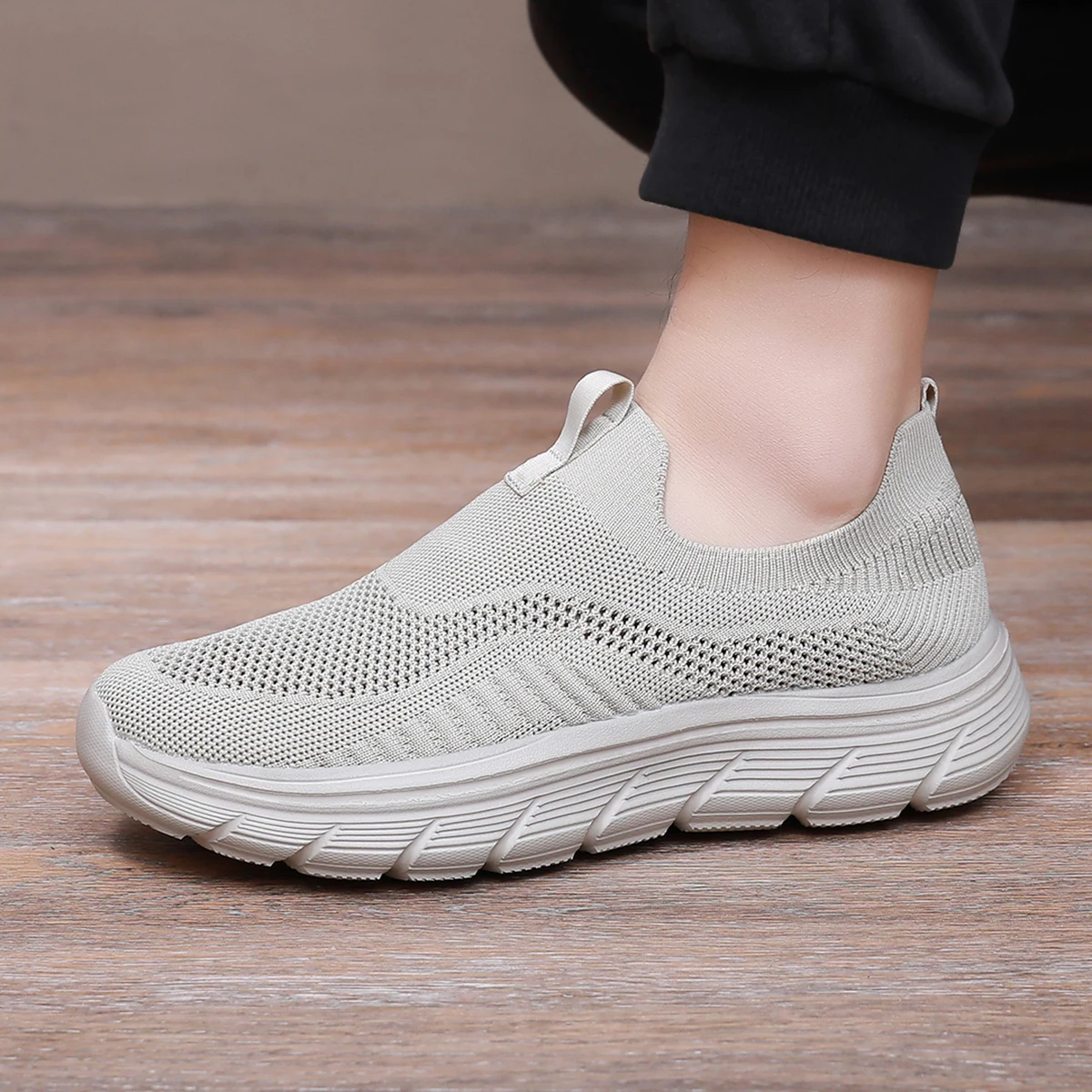 メンズウォーキングシューズ軽量呼吸カジュアルメッシュランニン - Mesh Trainer Breathable のレビューと価格